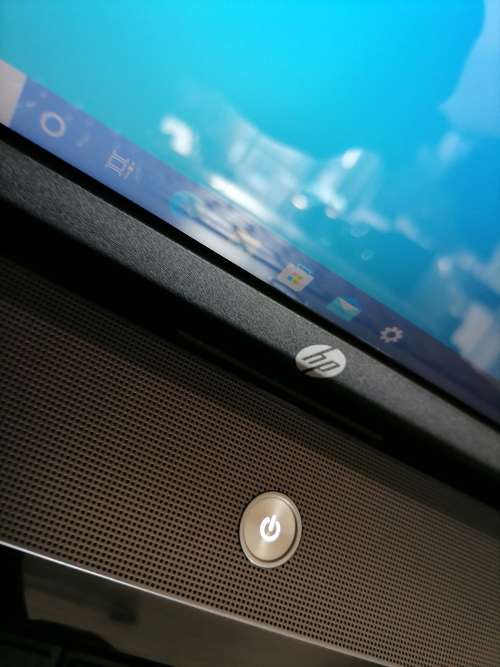 *FRESH FRIDAY DEAL*BEAUTIFULL BRAND NEW HP 620 T3000 LAPTOP WITH CHARGER***