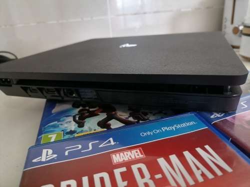 *AWESOME DEAL*SONY PLAYSTATION 4 WITH 8 GAMES, 2 CONTROLLERS,CABLES AND BAG*LIKE NEW*GRAB THIS DEAL
