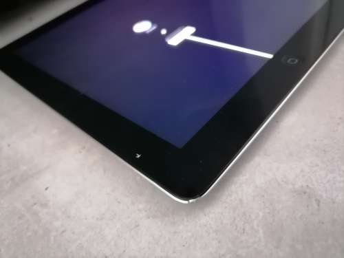 *LIQUIDATION STOCK*10 INCH APPLE IPAD 2 A1396 3G/WIFI*POWERS ON*REQUIRES PASSWORD**