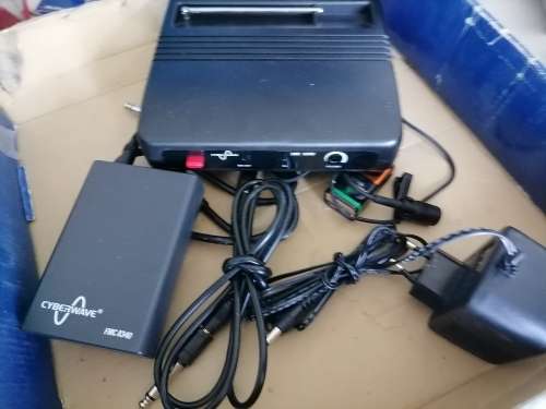 *COMAIR LIQUIDATION*CYBERWAVE FMC 8340 RF CLIP ON WIRELESS MIC SYSTEM AND RECIEVER IN BOX***