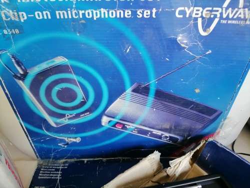 *COMAIR LIQUIDATION*CYBERWAVE FMC 8340 RF CLIP ON WIRELESS MIC SYSTEM AND RECIEVER IN BOX***