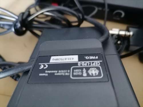 *COMAIR LIQUIDATION*CYBERWAVE FMC 8340 RF CLIP ON WIRELESS MIC SYSTEM AND RECIEVER IN BOX***