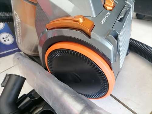 *SWISS ROBUSTER VACUUM CLEANERSVAC ROB2200 IN BOX WITH ATTACHMENTS*R2600 NEW PRICE*