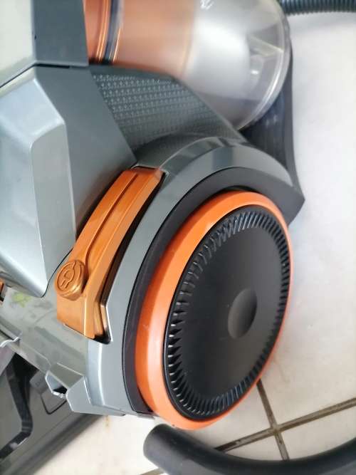 *SWISS ROBUSTER VACUUM CLEANERSVAC ROB2200 IN BOX WITH ATTACHMENTS*R2600 NEW PRICE*