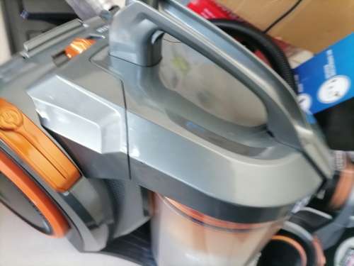 *SWISS ROBUSTER VACUUM CLEANERSVAC ROB2200 IN BOX WITH ATTACHMENTS*R2600 NEW PRICE*
