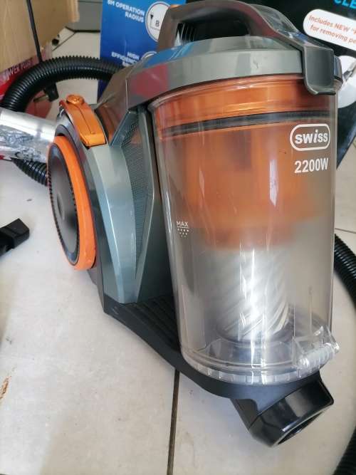 *SWISS ROBUSTER VACUUM CLEANERSVAC ROB2200 IN BOX WITH ATTACHMENTS*R2600 NEW PRICE*