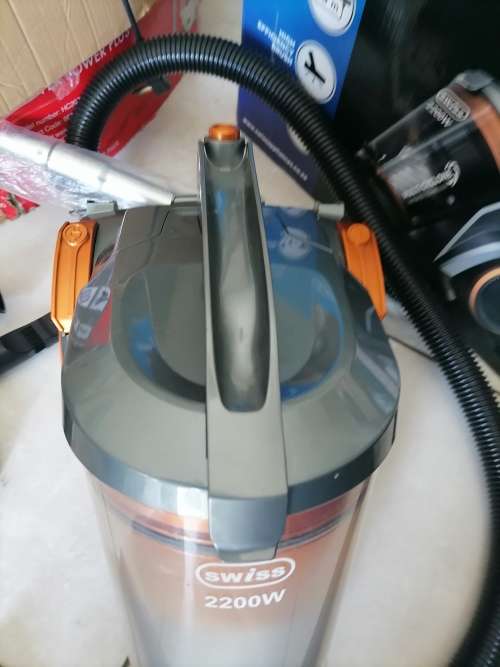 *SWISS ROBUSTER VACUUM CLEANERSVAC ROB2200 IN BOX WITH ATTACHMENTS*R2600 NEW PRICE*