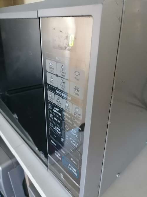 *LG MS4440SR 44L DIGITAL MICROWAVE*POWERS ON TOUCH PANEL FAULTY*SOLD AS IS**