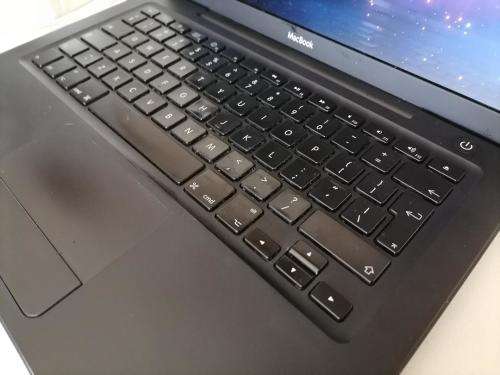 *DONT MISS THIS DEAL*LIQUIDATION ITEM**APPLE MACBOOK A1181 LAPTOP WITH CHARGER POWERS ON NEEDS RESET