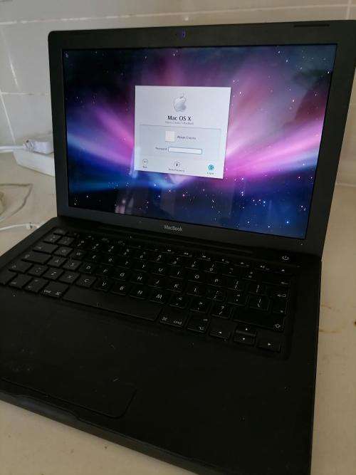 *DONT MISS THIS DEAL*LIQUIDATION ITEM**APPLE MACBOOK A1181 LAPTOP WITH CHARGER POWERS ON NEEDS RESET