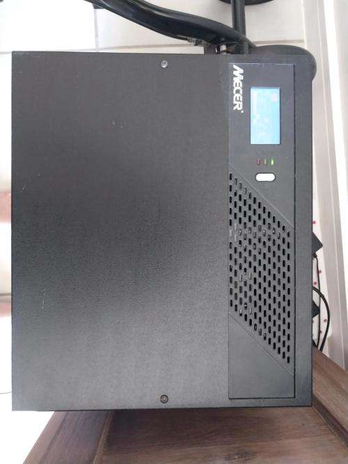 *LIMITED OFFER*LIKE NEW Mecer BBone 1.2KVA/720W Inverter+1x100AH 12V Deep Cycle Battery*R9800 RETAIL