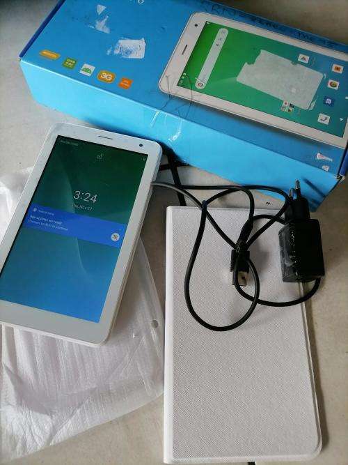 **DEMO MODEL**MECER 3G/WIFI M76QF6 7INCH WHITE TABLET IN BOX WITH COVER,CHARGER ETC*R1400 RETAIL*