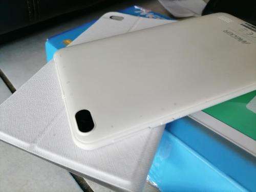 **DEMO MODEL**MECER 3G/WIFI M76QF6 7INCH WHITE TABLET IN BOX WITH COVER,CHARGER ETC*R1400 RETAIL*