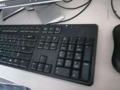 **BLACK FRIDAY*FREE GIFT*FULL DELL PC SETUP*DELL PC BOX,SCREEN, KEYBOARD AND MOUSE*1 BID FOR ALL**
