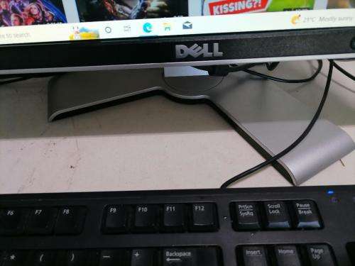 **BLACK FRIDAY*FREE GIFT*FULL DELL PC SETUP*DELL PC BOX,SCREEN, KEYBOARD AND MOUSE*1 BID FOR ALL**