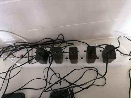*COMPANY LIQUIDATION*SET OF YEALINK IP CORDLESS PHONES+YEALINK CONFERENCE PHONE*OVER R7000 VALUE**