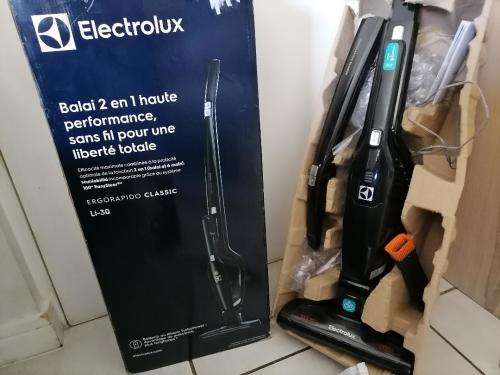 *NEW YEAR*NEW DEALS*LIKE NEW ELECTROLUX ERGORAPIDO BATTERY VACUUM IN BOX WITH ATTACHMENTS*R3500