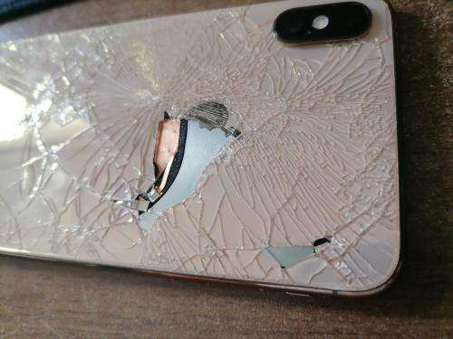 **DAMAGED IPHONE SX MAX*SCREEN CRACKED AND BACK,SCREEN FLASHES WHENPOWERED ON*SOLD AS IS**