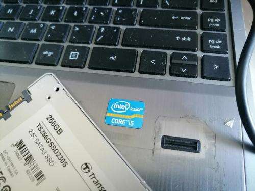 **HP PAVILION RT3290 I5 LAPTOP*250GB SSD*CABLE TO SCREEN NEEDS REPAIR*SCREEN COMES ON AND OFF**