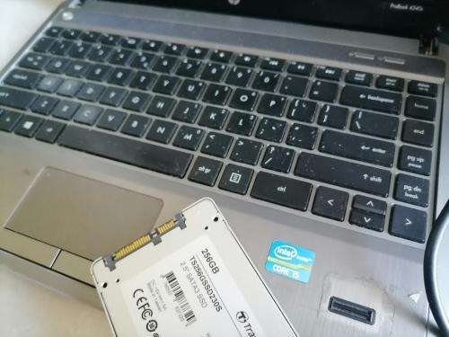 **HP PAVILION RT3290 I5 LAPTOP*250GB SSD*CABLE TO SCREEN NEEDS REPAIR*SCREEN COMES ON AND OFF**
