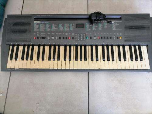 **AWESOME DEALS*PREOWNED YAMAHA PSR 300 ELECTRONIC KEYBOARD WITH MANY FUNCTION*POWER SUPPLY INCL**