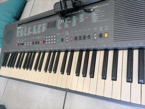 **AWESOME DEALS*PREOWNED YAMAHA PSR 300 ELECTRONIC KEYBOARD WITH MANY FUNCTION*POWER SUPPLY INCL**