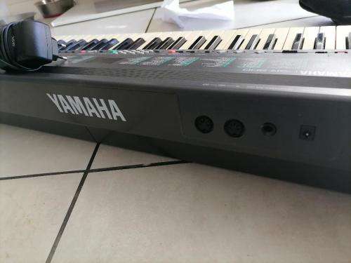**AWESOME DEALS*PREOWNED YAMAHA PSR 300 ELECTRONIC KEYBOARD WITH MANY FUNCTION*POWER SUPPLY INCL**