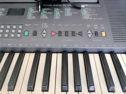 **AWESOME DEALS*PREOWNED YAMAHA PSR 300 ELECTRONIC KEYBOARD WITH MANY FUNCTION*POWER SUPPLY INCL**