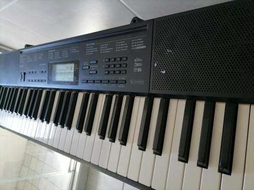 *BEST DEALS ON BOBSHOP*CASIO CTK-3200 61 KEY KEYBOARD AND STAND*IMMACULATE CONDITION*R4000 IN STORE*