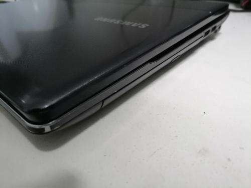 **SAMSUNG SERIES 3 300E LAPTOP, WINDOWS 11,1TB HDD,4GB RAM,INTEL CELERON,CHARGER INCL**