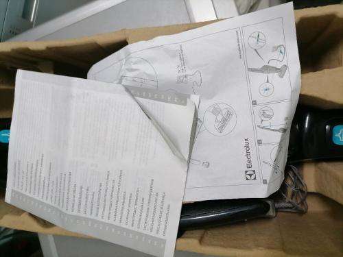 *EASTER SPECIAL**LIKE NEW ELECTROLUX ERGORAPIDO BATTERY VACUUM IN BOX WITH ATTACHMENTS*R3500