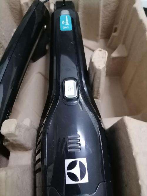*EASTER SPECIAL**LIKE NEW ELECTROLUX ERGORAPIDO BATTERY VACUUM IN BOX WITH ATTACHMENTS*R3500