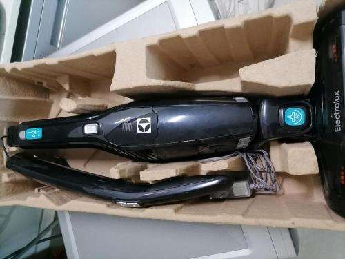 *EASTER SPECIAL**LIKE NEW ELECTROLUX ERGORAPIDO BATTERY VACUUM IN BOX WITH ATTACHMENTS*R3500