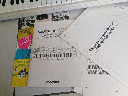 *EASTER SPECIAL**UNTESTED*CASIOTONE MT-70 ELECTRONIC KEYBOARD IN BOX WITH MANUALS*NO POWER CORD*