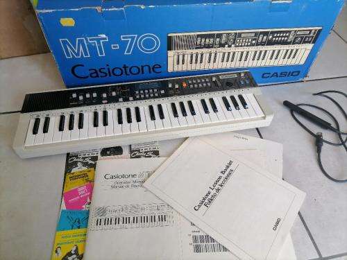*EASTER SPECIAL**UNTESTED*CASIOTONE MT-70 ELECTRONIC KEYBOARD IN BOX WITH MANUALS*NO POWER CORD*