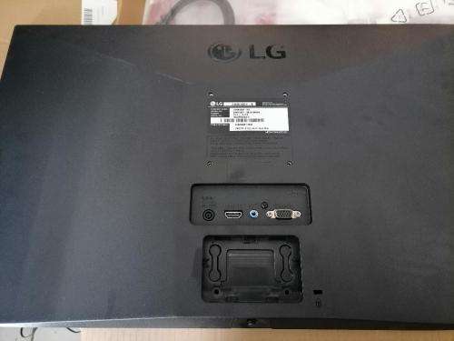 *WOW R30 FREIGHT***LG 24MK400 24 INCH FHD LED SCREEN****LINES ON SCREEN*****