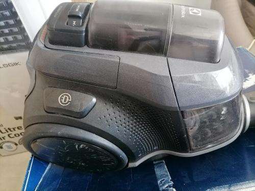 *BIRTHDAY DEALS*R30 FREIGHT*ELECTROLUX PURE C9 VAC IN BOX,STARTS AND SHUTS OFF*R3000 NEW PRICE