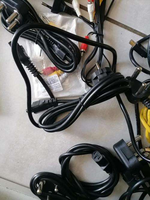 **WOW R30 FREIGHT**LUCKY DIP**BULK LOT OF UNTESTED ELECTRONICS*ONE BID FOR THE LOT**