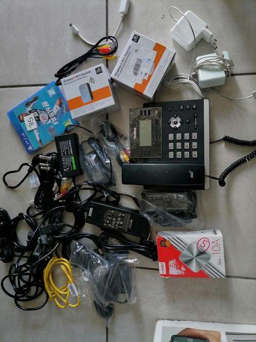 **WOW R30 FREIGHT**LUCKY DIP**BULK LOT OF UNTESTED ELECTRONICS*ONE BID FOR THE LOT**