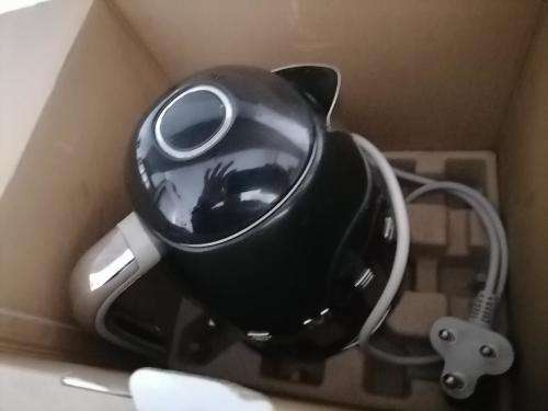*MONTH END DEALS*R30 FREGHT*SMEG KETTLE*ITEM IS USED*EXCELLENT CONDITION*PAINT PEELED ONE SIDE