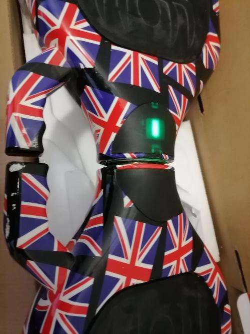 *BIRTHDAY DEALS*R30 FREIGHT*FAULTY SMART 6.5 INCH BALANCE BOARD WITH LED LIGHTS AND BT SPEAKER***