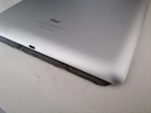 *MIDWEEK NO RESERVE DEALS*R30 FREIGHT*APPLE IPAD 4TH GEN 1460 3G/WIFI 10` TABLET WITH CHARGER**