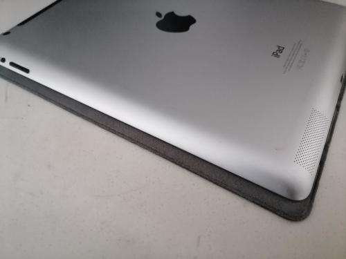 *MIDWEEK NO RESERVE DEALS*R30 FREIGHT*APPLE IPAD 4TH GEN 1460 3G/WIFI 10` TABLET WITH CHARGER**
