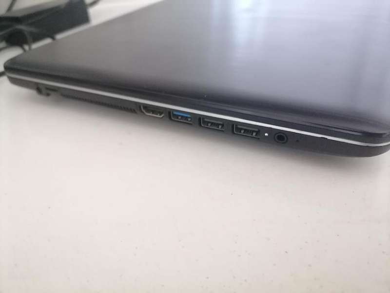 *FLASH FRIDAY SALE*R30 FREIGHT*ASUS VIVOBOOK AMD A4 LAPTOP, 8GB RAM,W10/OFFICE,CHARGER,BATTERY 100%