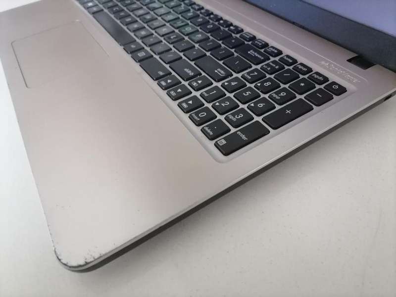 *FLASH FRIDAY SALE*R30 FREIGHT*ASUS VIVOBOOK AMD A4 LAPTOP, 8GB RAM,W10/OFFICE,CHARGER,BATTERY 100%