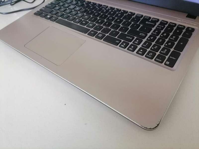 *FLASH FRIDAY SALE*R30 FREIGHT*ASUS VIVOBOOK AMD A4 LAPTOP, 8GB RAM,W10/OFFICE,CHARGER,BATTERY 100%