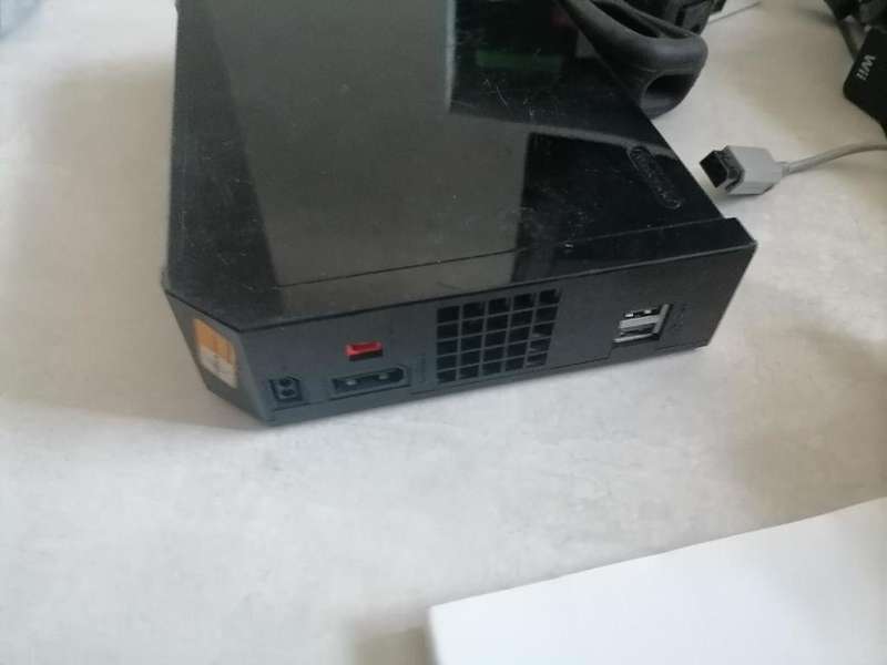 *SHOP CLOSURE*R30 FREIGHT**NINTENDO WII WITH CONSOLS,POWER CABLES,GAME ETC*POWERS ON**SOLD AS IS**