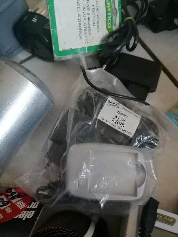 *SHOP CLOSURE*R30 FREIGHT*BULK LOT OF ELECTRONICS,GADGETS,LIGHTS,TIMERS ETC ETC**