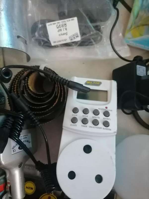 *SHOP CLOSURE*R30 FREIGHT*BULK LOT OF ELECTRONICS,GADGETS,LIGHTS,TIMERS ETC ETC**