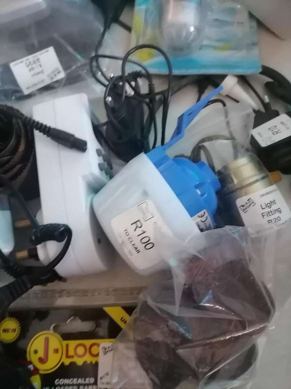 *SHOP CLOSURE*R30 FREIGHT*BULK LOT OF ELECTRONICS,GADGETS,LIGHTS,TIMERS ETC ETC**